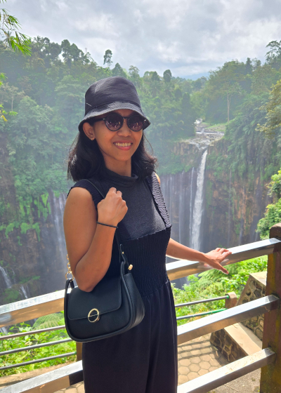 Neni guiding a tour at Tumpak Sewu